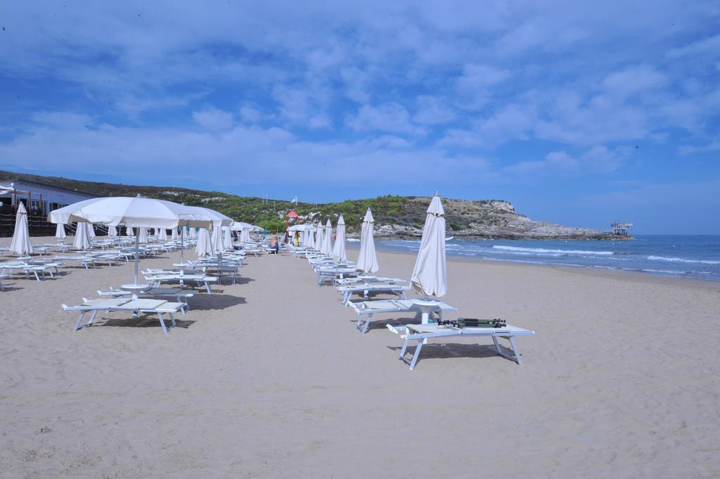 Valtur Baia Del Gusmay Beach Resort Пешичи Екстериор снимка